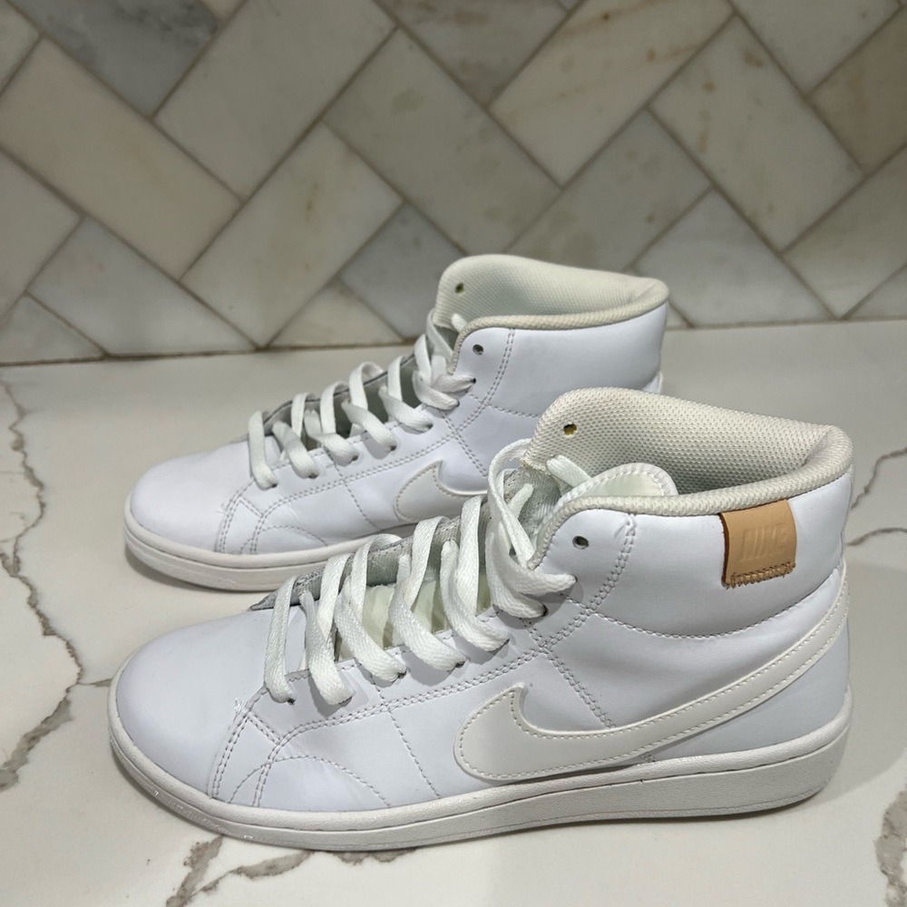 Women’s Nike Court Royale 2 Mid